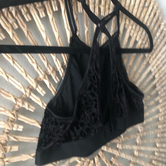 Aerie crushed velvet halter bralette black - Picture 3 of 10